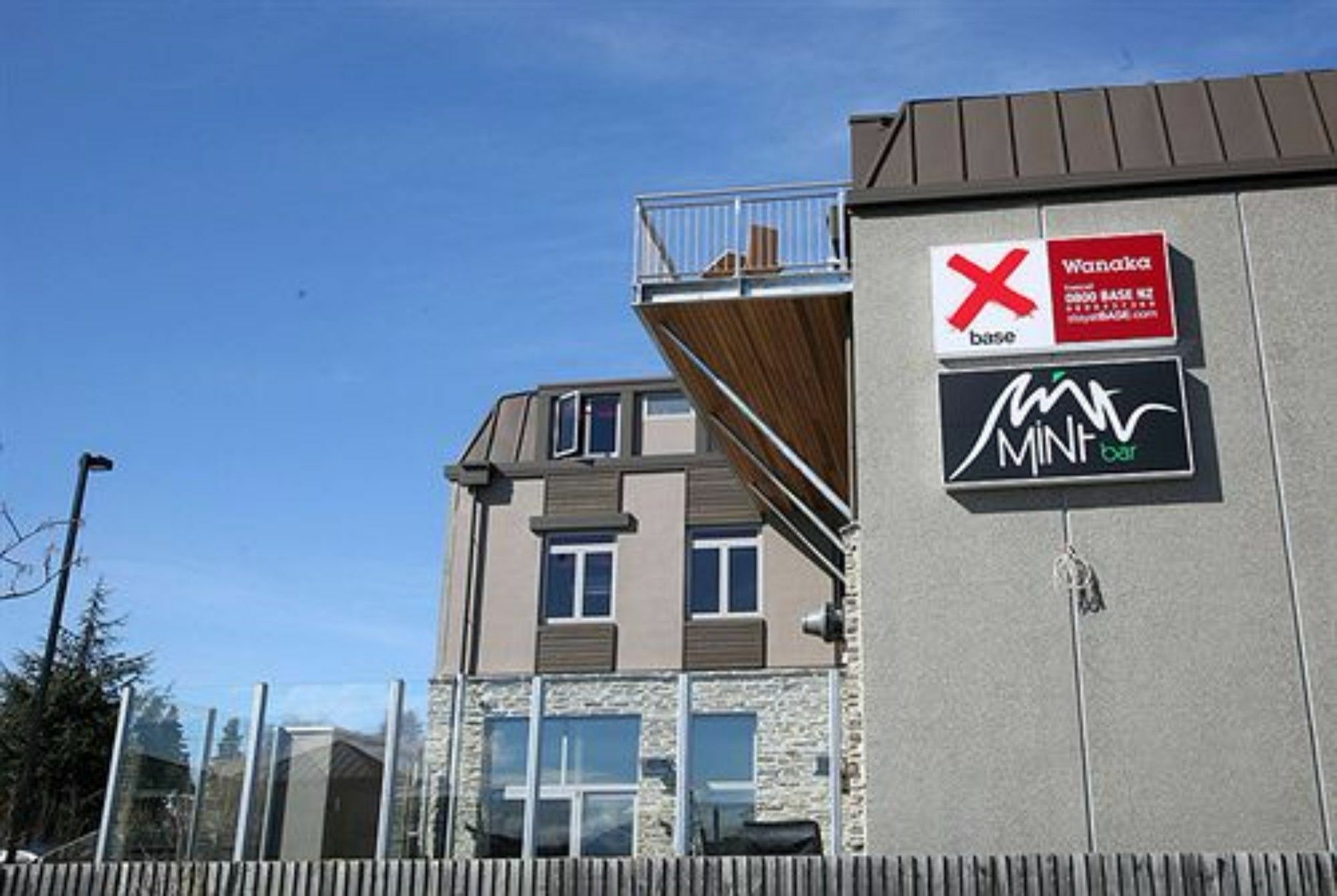 Base Wanaka Hostel Exterior photo